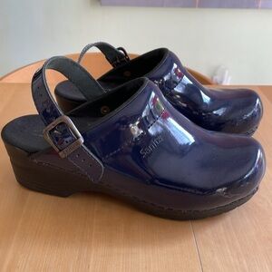 Sanity navy patent sling-back clogs- size 37